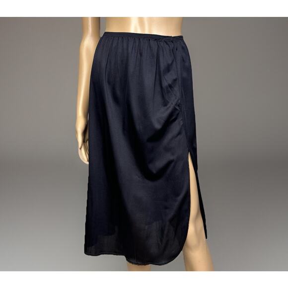Vintage Vassarette Half Slip Skirt Size Medium Black One Slit 100% Nylon 11122 - Picture 1 of 5